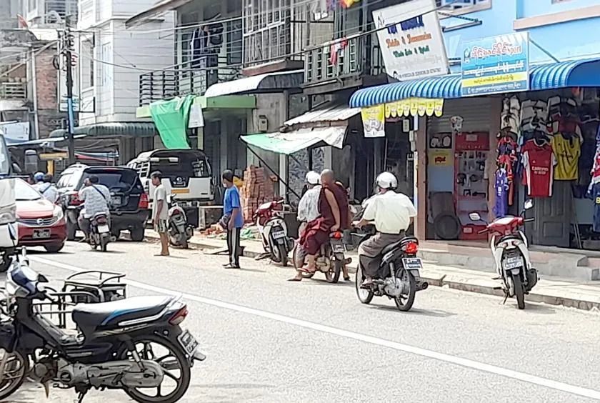 通往缅甸仰光的一条公路检查站戒备升级，来往旅客、货车多次被查参加展览会的对话