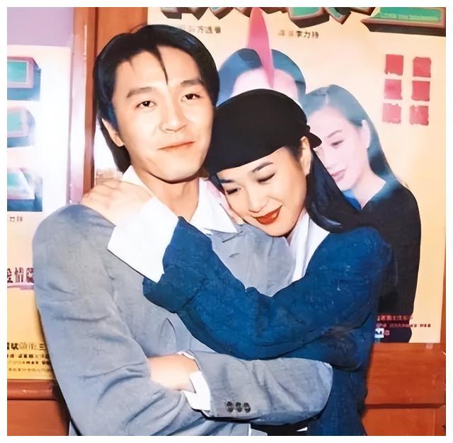 钟丽缇单恋周星驰2婚遇人不淑46岁带3个女儿嫁给小12岁老公