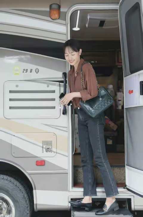 据了解,元宝出生于2008年1月19日,名字叫陈盛桐,粉丝们记忆中的小男孩