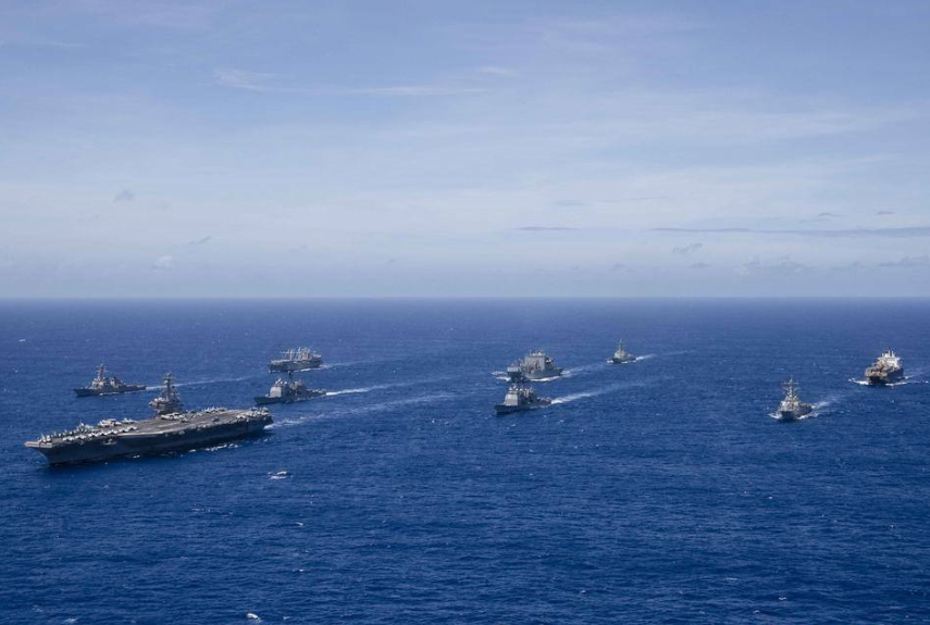 美国五军出动！200多架军机15艘战舰待命，围绕中国的布局已展开