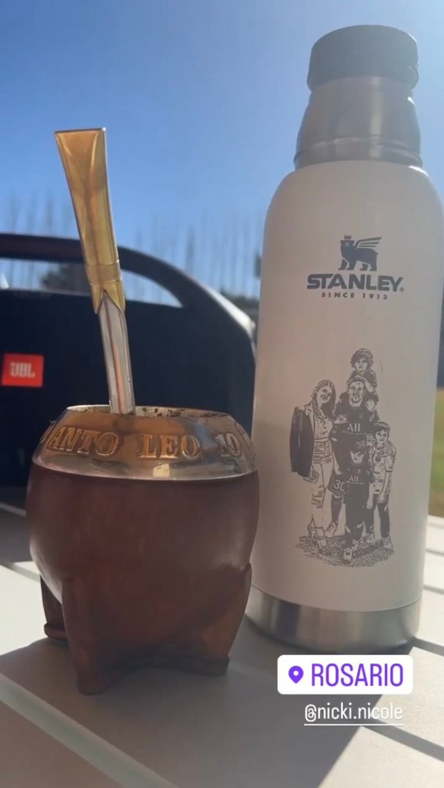 安妞还给梅西喝的马黛茶茶壶,茶杯来了个特写镜头.