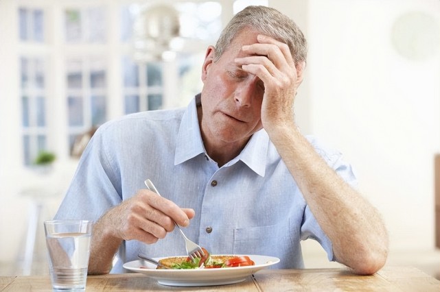 这个餐后低血压的标准也不是低于90/50mmhg,是说餐后2个小时内,收缩压
