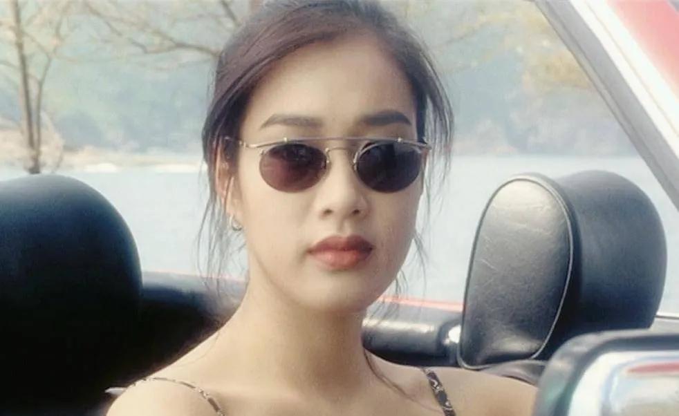 《食神》,《中华赌侠》,《97家有喜事》的热映,让漂亮又高产的钟丽 