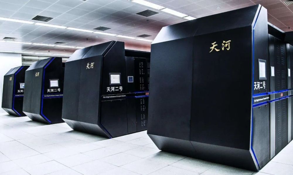 袁远:2013年6月,"天河二号"再登全球超级计算机500强榜首,此后又获得"