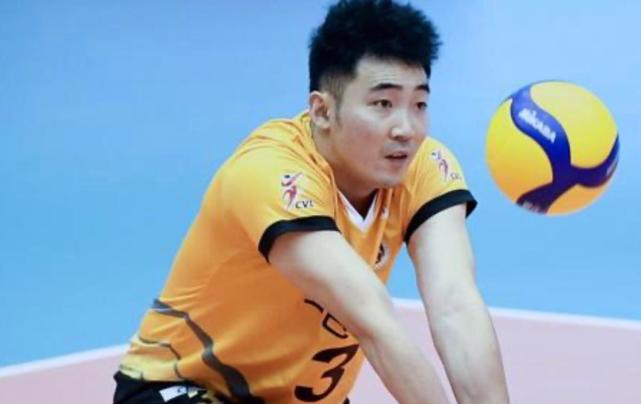 现在郜麒结婚了,爱情圆满了.但是郜麒的职业生涯却充满着遗憾.