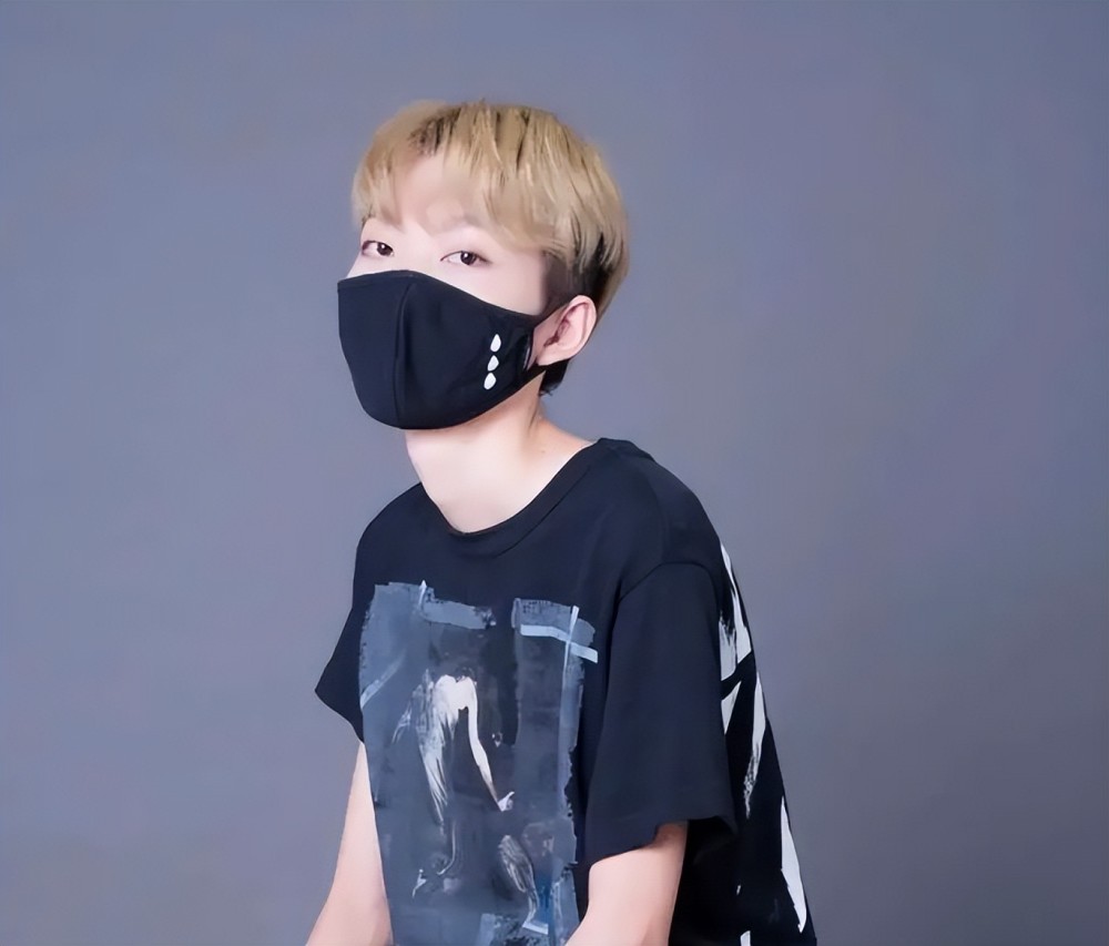 在孤影的直播间中,你总能看到他口吐芬芳的一面,只是每个主播都有自己