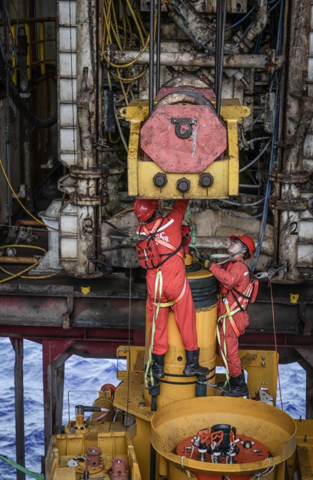 国产首套深水水下采油树在海南莺歌海服役