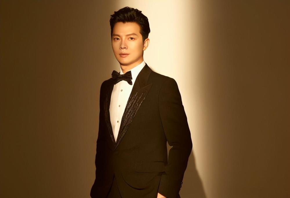 央视主持人任鲁豫录制节目时意外受伤紧急送医,空降粉丝群报平安_腾讯