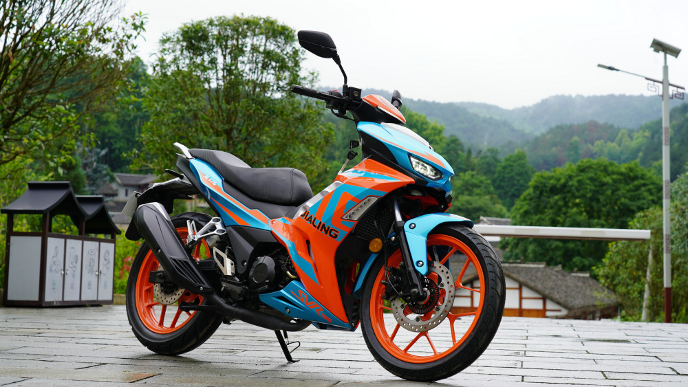 国产弯梁摩托天花板嘉陵svr180新车解读