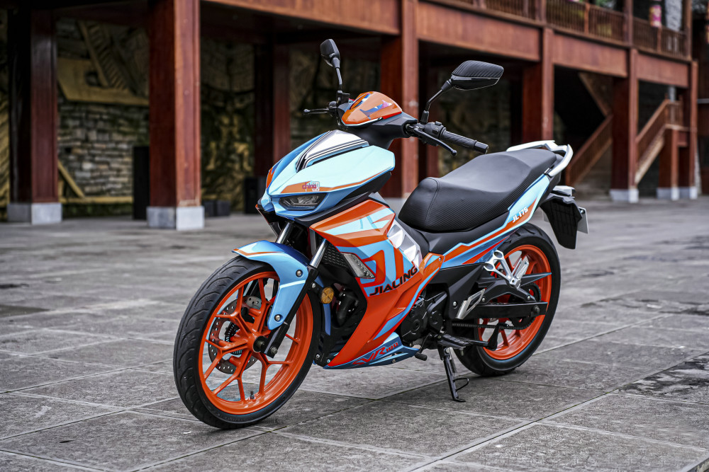 国产弯梁摩托天花板——嘉陵svr180新车解读_腾讯新闻