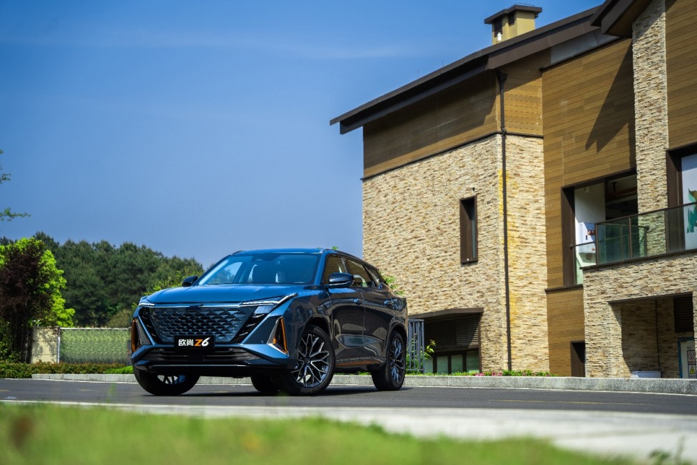 15万级SUV必选项，点赞汽车机器人欧尚Z6的高能产品力