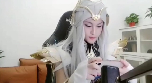 北慕直播做出一举动,网友评价的确是第一露娜,这波微凉输麻了