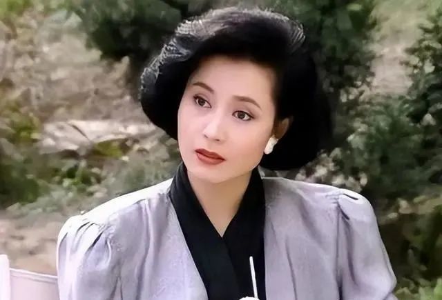 离婚3年了,再看尤小刚邬倩倩和田歌的生活,才明白什么是因果循环_腾讯