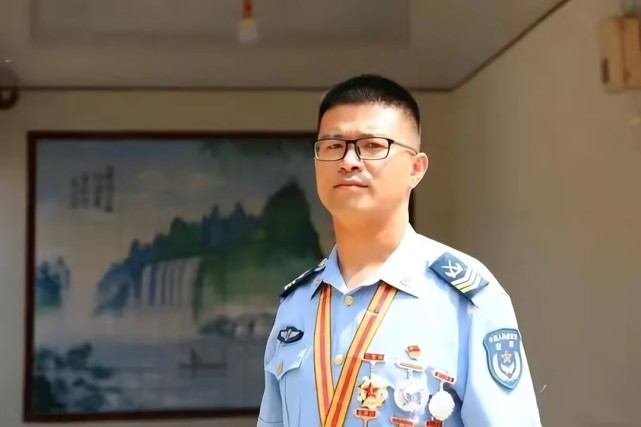 二级军士长"兵王"王臣,荣获一等功,能破格提干吗_腾讯新闻