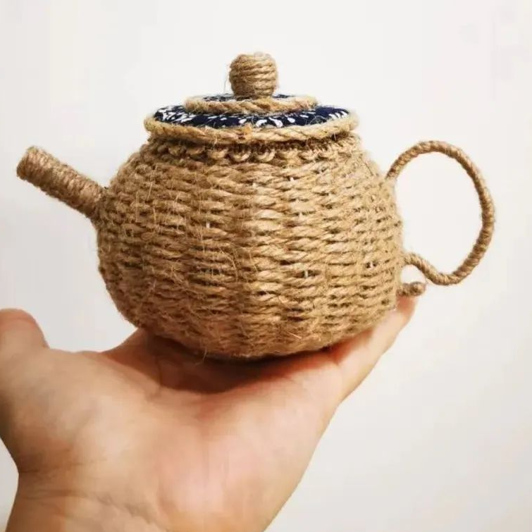 茶壶去年,管晓晨在抖音上发布手工教程,开设直播,教手工爱好者们用