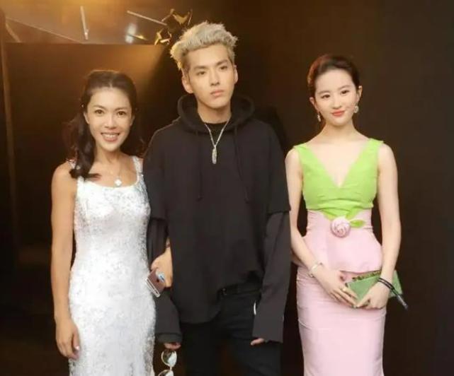 吴亦凡要被判刑了,曾力挺他的3位女强人,如今怎样了?