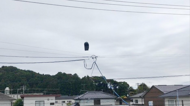 日本上空现不明巨型黑色物体:展开后高过两层楼 民众担忧引发事故