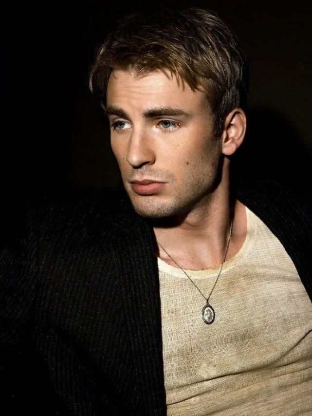 桃总生日快乐!克里斯·埃文斯41岁生日,有空回漫威坐坐呀～