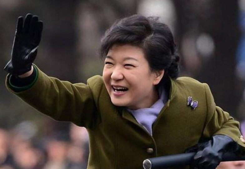 韩国政坛要BOB盘口变天了朴槿惠再度公开亮相文在寅被辱骂20天后报警