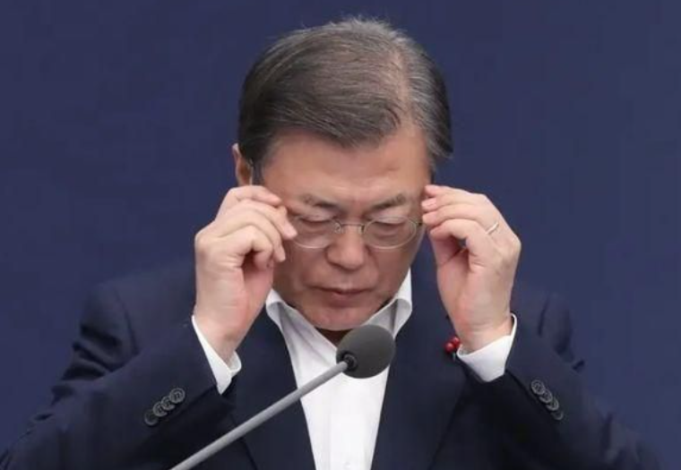 韩国政坛要变BOB盘口天了朴槿惠再度公开亮相文在寅被辱骂20天后报警