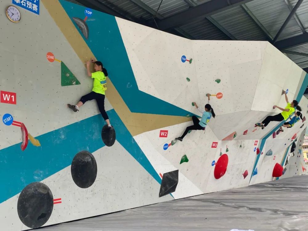 展示极致力与美～贵州省青少年攀岩锦标赛暨贵州省第十一届运动会攀岩