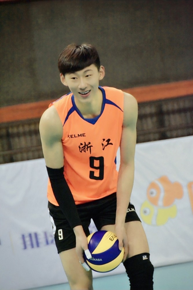 帅照独家首发:中国男排李咏臻,一个长着"狐仙"脸的"快刀手"_腾讯新闻
