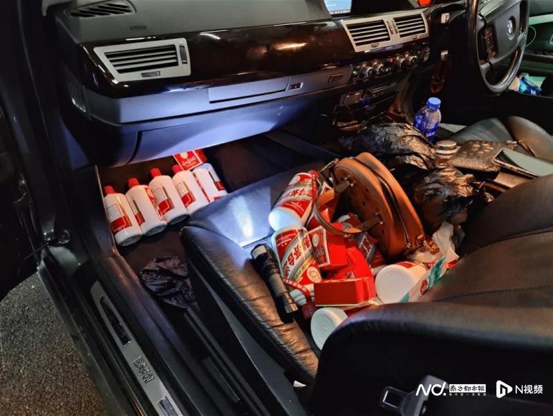 粤澳两地牌客车藏数十瓶茅台在港珠澳大桥珠海公路口岸被查