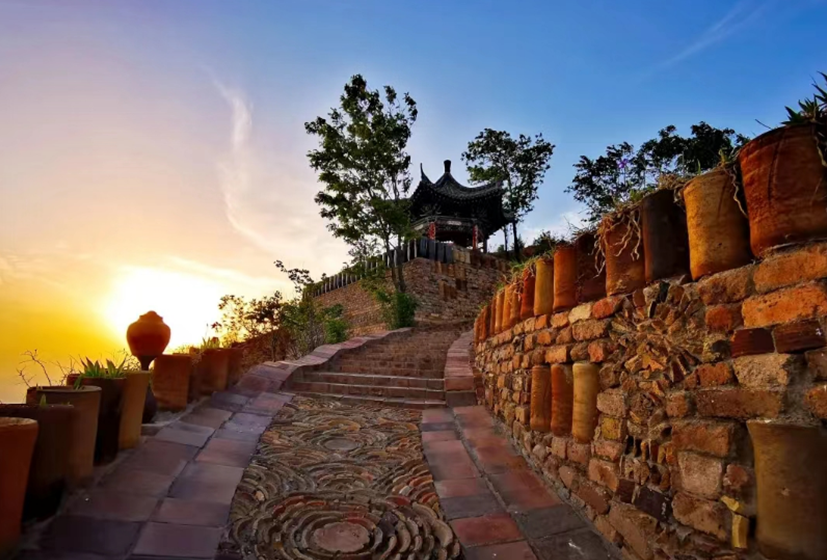 其中,照金景区溪山客栈民宿,陈炉古镇景区炉山居民宿被确定为铜川市四