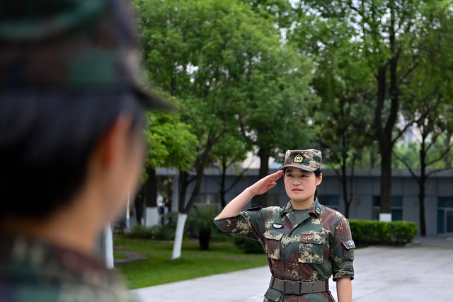 马斯克与桑德斯口水战暗示可能卖出更多特斯拉股票80年代六年制小学语文课本第三册