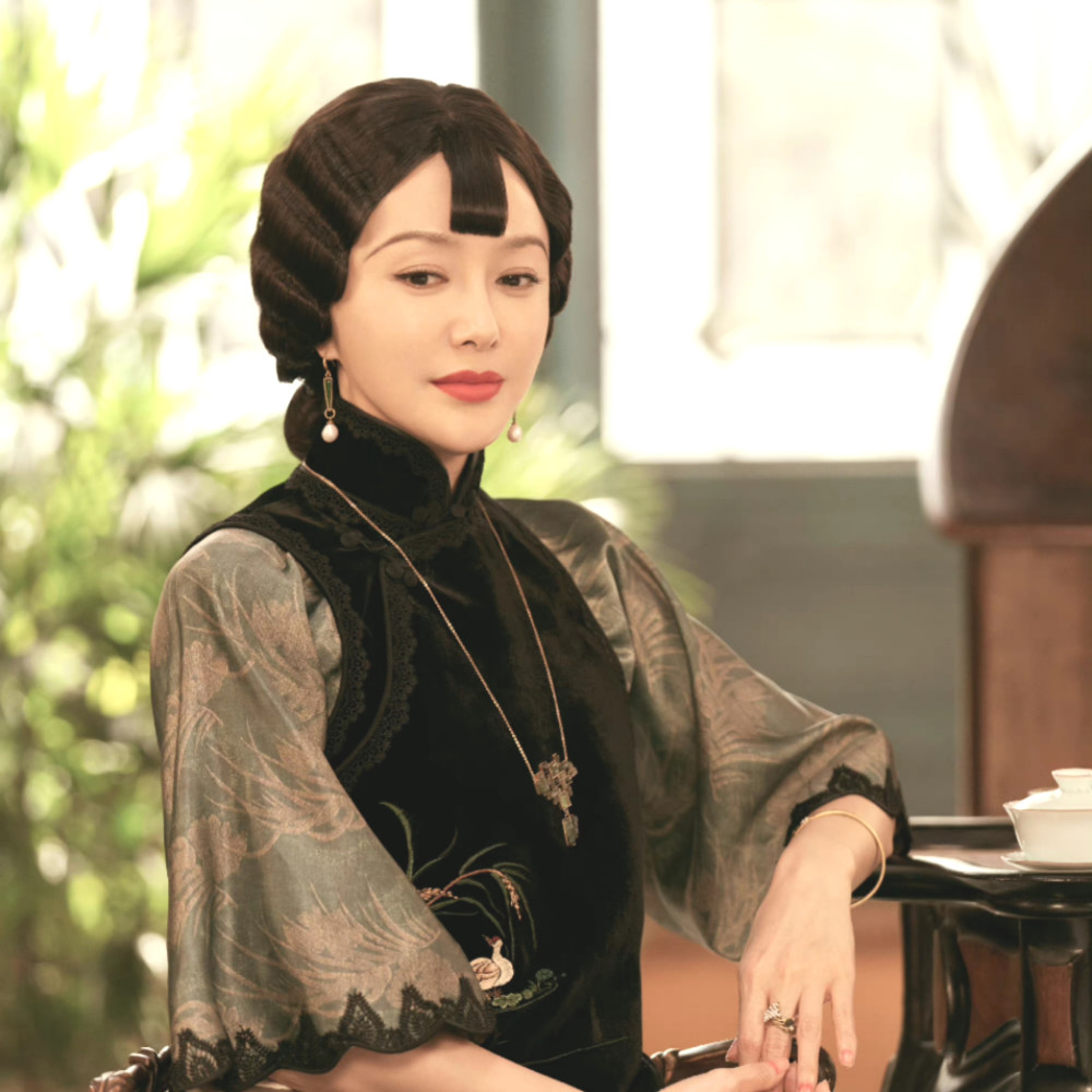 传家中女演员的旗袍装一个比一个美谁更有韵味