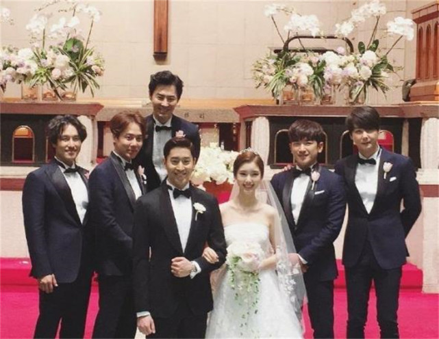 和交往3年的航空乘务员柳俐藇举办婚礼,成为神话组合第二位结婚的成员