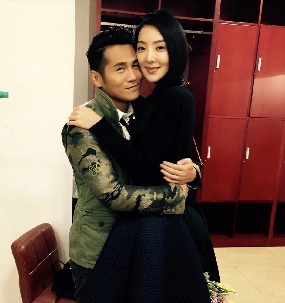 曹格和吴速玲分居!带着一双儿女搬入新家,与曹格分隔两地_腾讯新闻