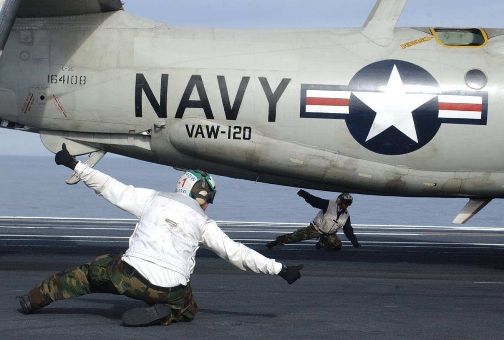“全球第二大空军”趴窝，美国海军战机全面停飞，一周连摔了3架十博备用