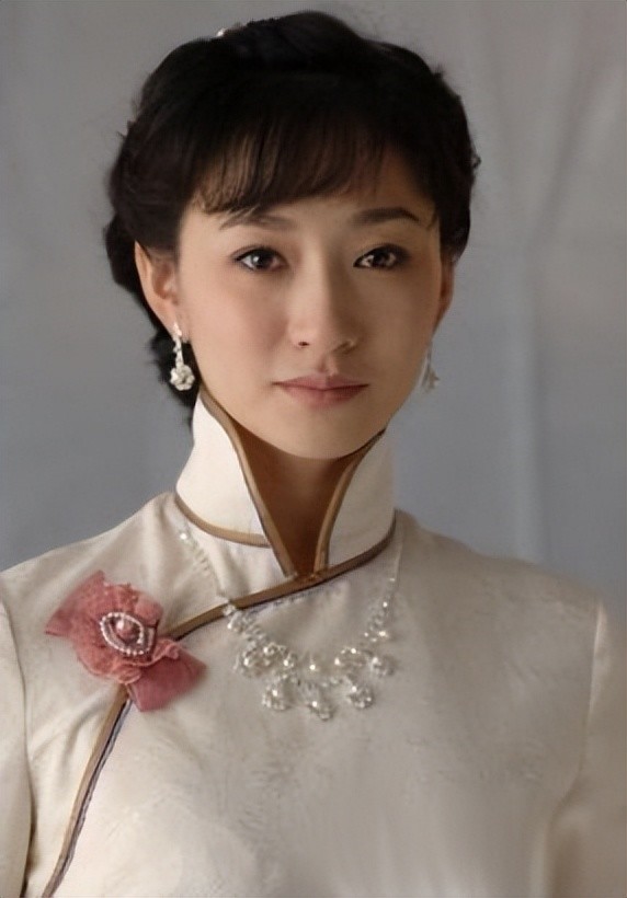 民国爱情剧"霸屏",这些女星的旗袍造型太吸引眼球