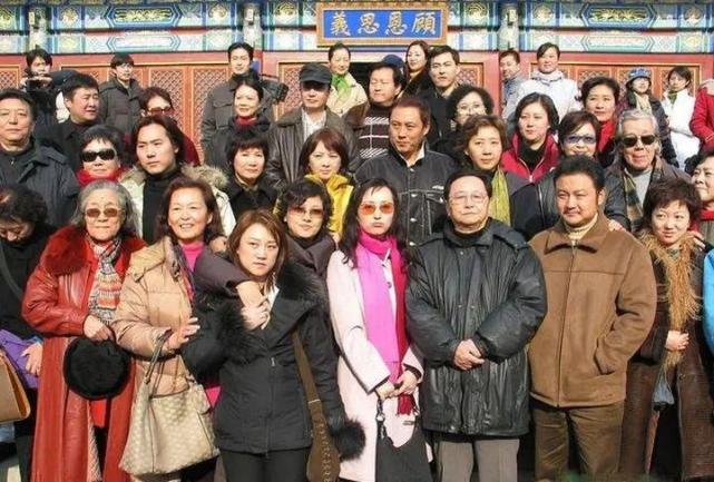 红楼梦尤二姐扮演者张明明拍完戏失联多年如今在美国定居