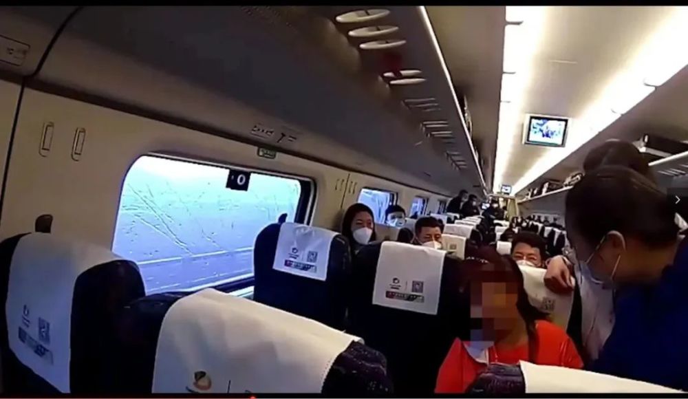 开往齐齐哈尔的d114次列车上有人命悬一线
