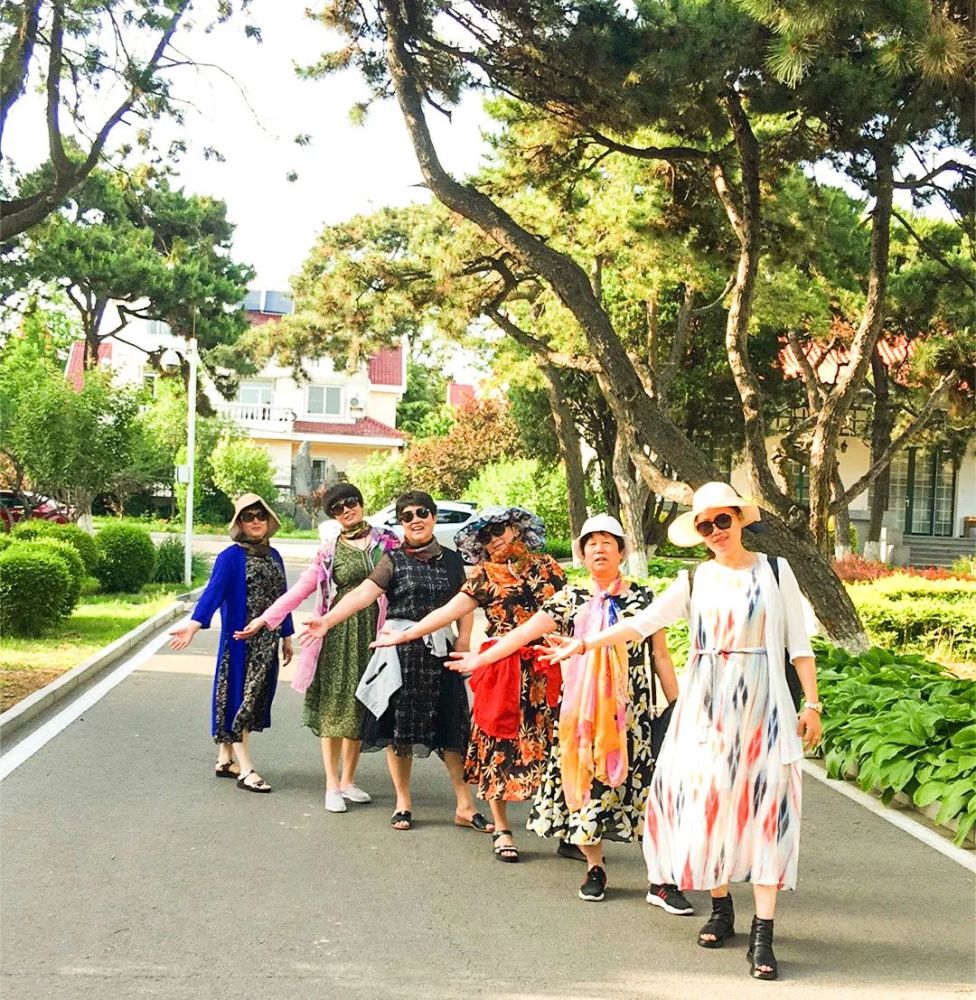 旅游团体拍照姿势的摆法有哪些呢视频(旅游团体拍照姿势的摆法有哪些呢视频讲解)