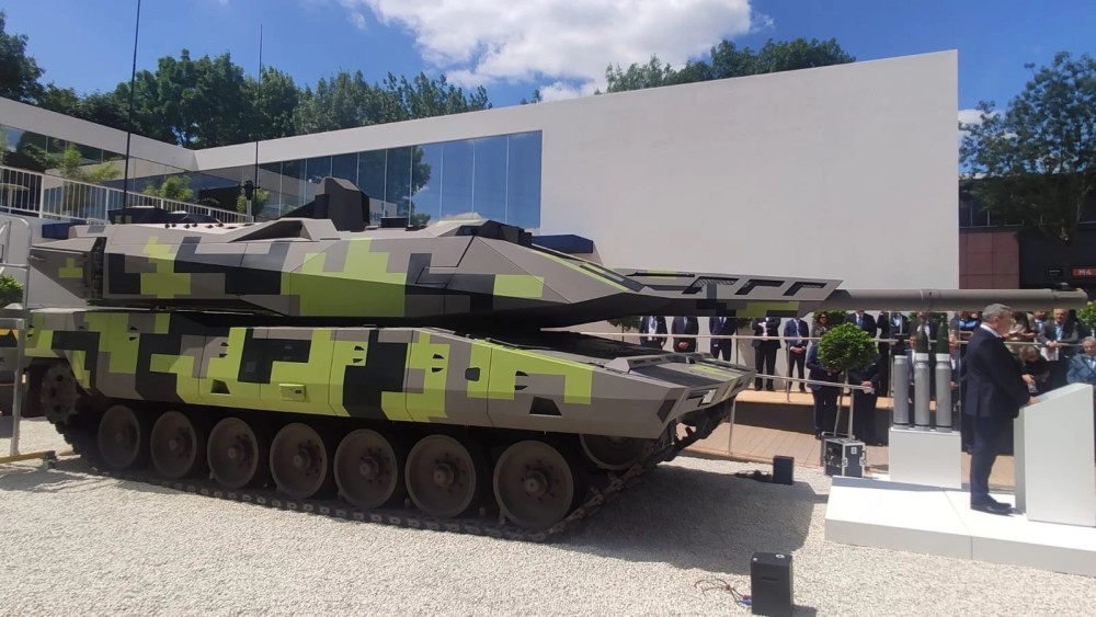 德法新式坦克亮相：德国“黑豹”坦克彰显科幻元素
