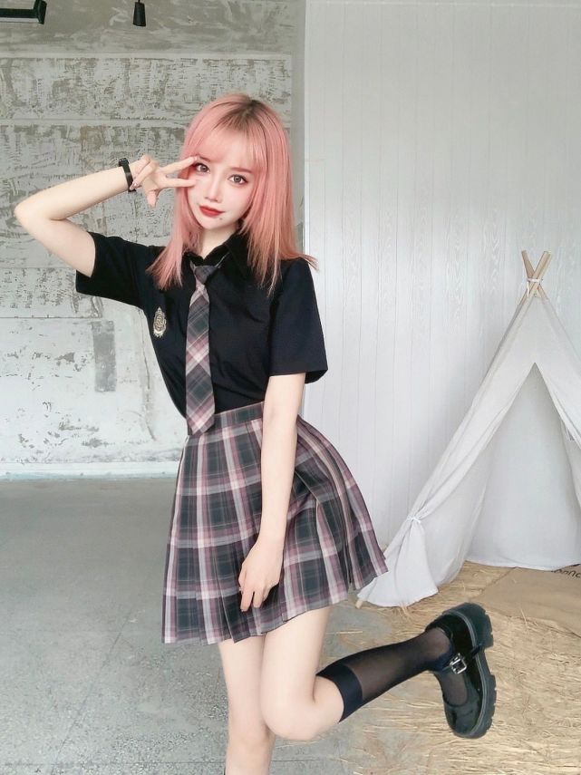 黑粉格裙辣妹黑丝jk,今天够酷嘛?