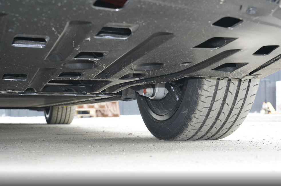 国产帕拉梅拉比亚迪汉ev续航715公里破百只需3秒9