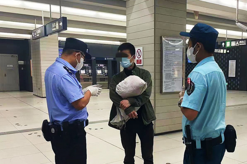 遇到这样的年轻人帮一把也许能改变他的一生