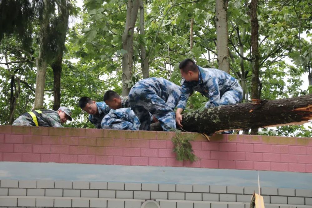 中国李宁发布全新“夏日派对”系列服饰