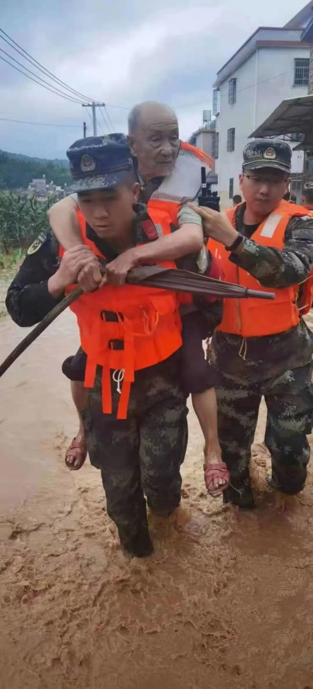 (廖彬华,周伟,李位航,张业照王子文,张书天,金志浩)武警广西总队北海