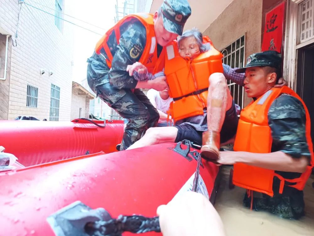 中国李宁发布全新“夏日派对”系列服饰