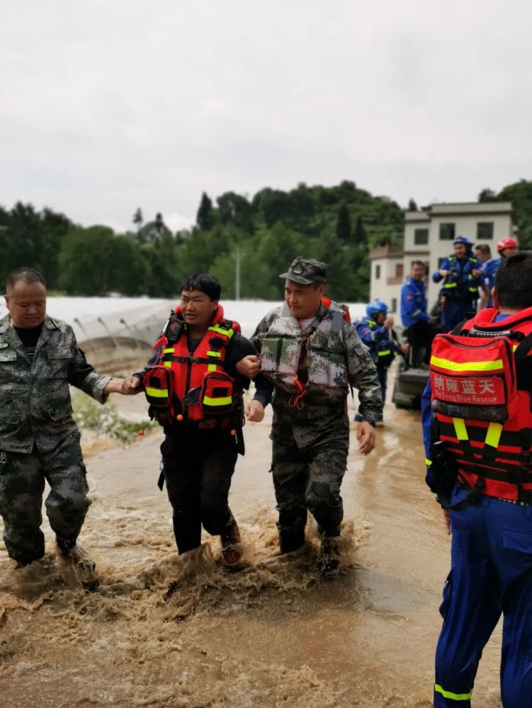 中国李宁发布全新“夏日派对”系列服饰