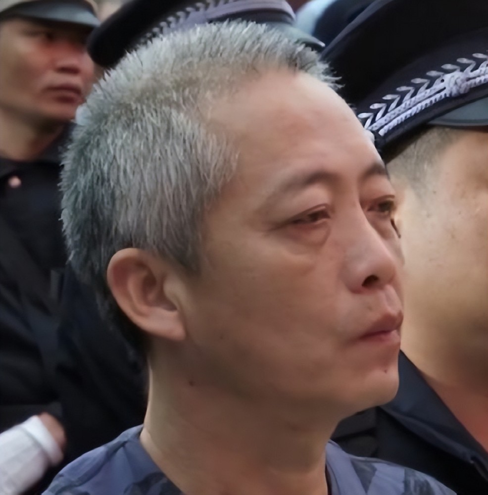 黄鸿发一手遮天的黄鸿发彻底成了昌江人民口中的阎