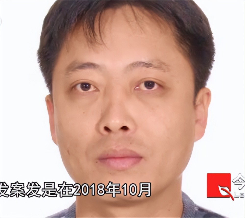 海南黑老大黄鸿发被捕时只穿内裤狼狈大喊我不动