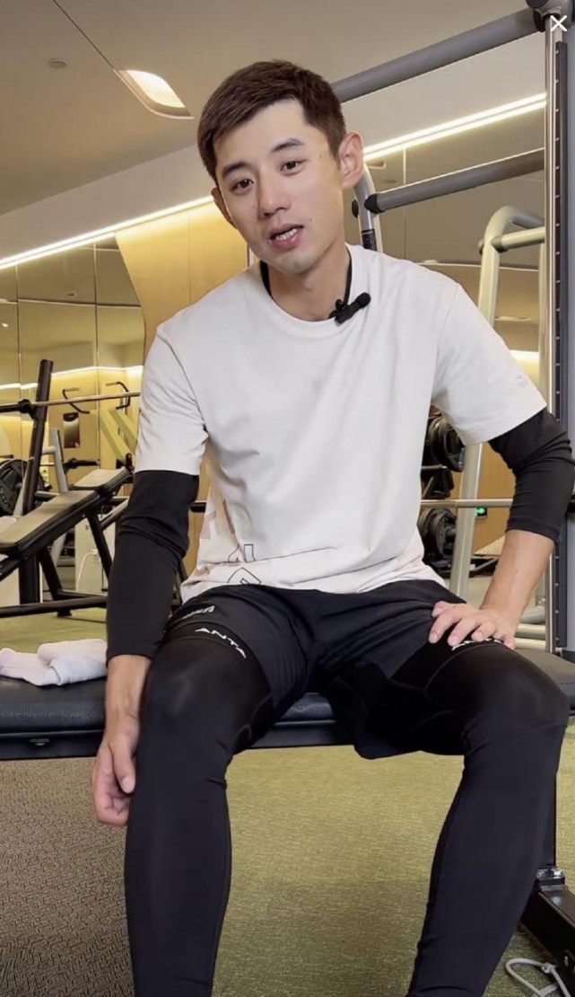 张继科半退役直播卖货教健身让粉丝少玩手机提倡早起锻炼