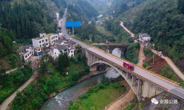 高速公路貴州境鎮寧至勝境關段壩陵河大橋-韓雙喜 攝貴州關嶺花江大橋