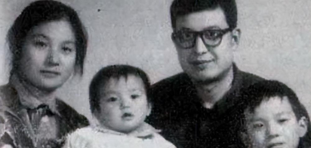 小燕子消失9个月后 外网发文称自己一无所有 暗示父亲已离开 腾讯新闻